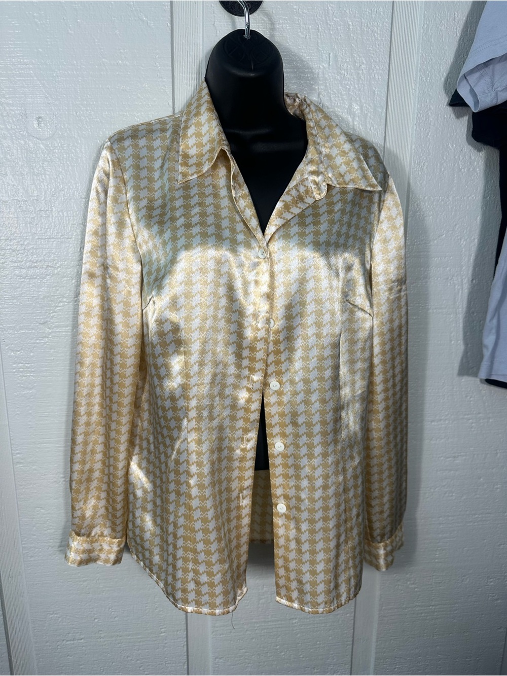 Apart Impressions White and Gold Button Down Top Size 10 EUC